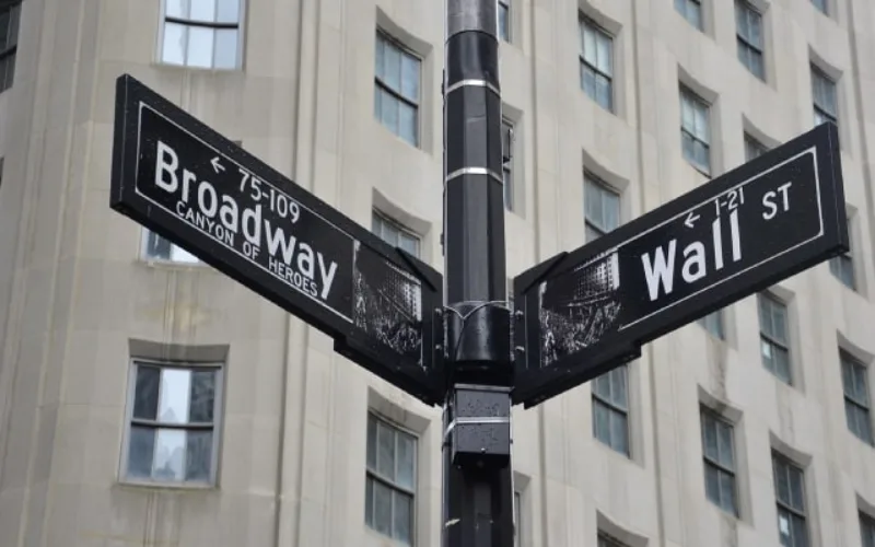 Kepanikan bank mereda di Wall Street. Selanjutnya: Kepanikan Fed