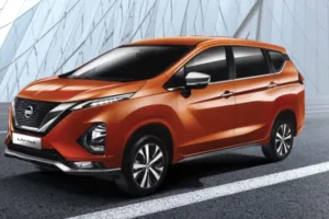 Mobil Nissan Livina
