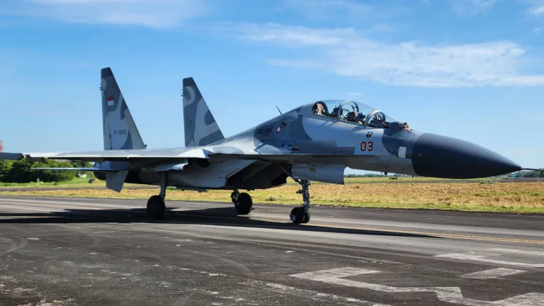Satu Penerbang Tempur  Sukhoi SU-30 MK2 Skadron Udara 11 Lanud Sultan Hasanuddin Sukses Laksanakan Terbang Solo