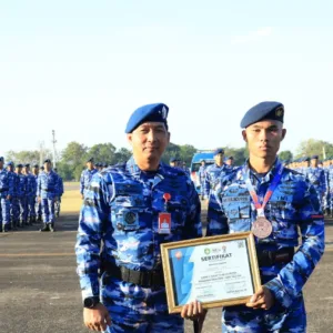 Danlanud Sultan Hasanuddin Berikan Penghargaan Kepada Prajuritnya