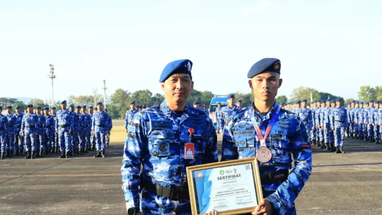 Danlanud Sultan Hasanuddin Berikan Penghargaan Kepada Prajuritnya