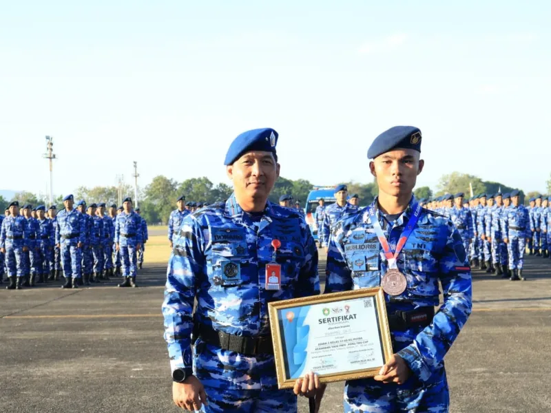 Danlanud Sultan Hasanuddin Berikan Penghargaan Kepada Prajuritnya