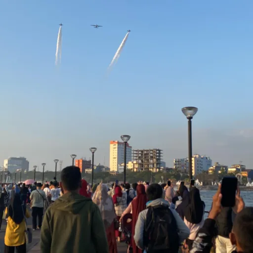 Jet Tempur Sukhoi SU-30 MK2, Pesawat Hercules C-130 Dan Boeing 737-200 Berhasil Memukau Ribuan Pengunjung Pada Pembukaan Makassar International Eight Festival And Forum