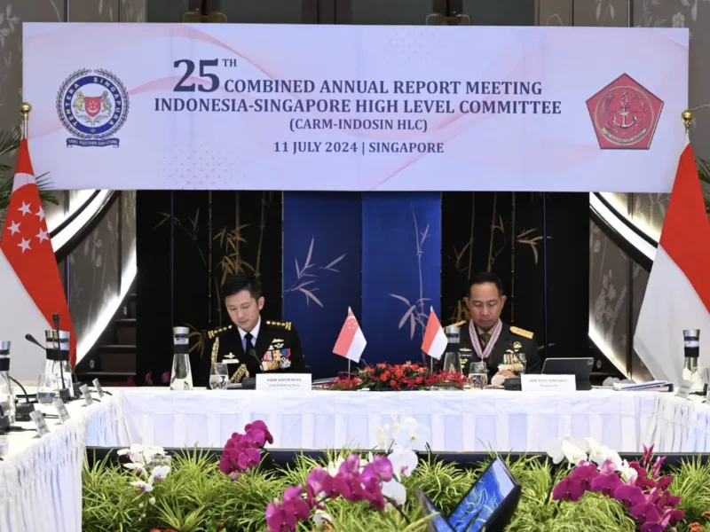 Panglima TNI Terima Meritorious Service Medal Singapura