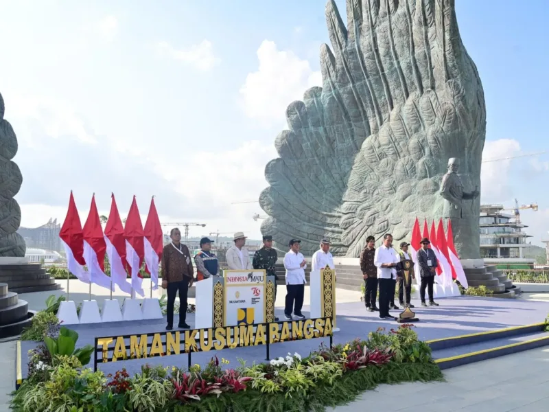 Panglima TNI Dampingi Presiden RI Groundbreaking dan Resmikan Infrastruktur di IKN