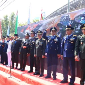 Danlanud Sultan Hasanuddin Didampingi Ketua PIA Ardhya Garini Hadiri Upacara HUT TNI Ke-79