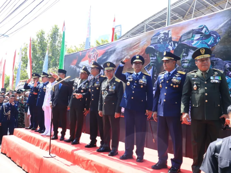 Danlanud Sultan Hasanuddin Didampingi Ketua PIA Ardhya Garini Hadiri Upacara HUT TNI Ke-79