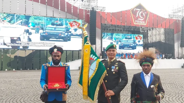 Presiden Jokowi Anugerahkan Samkarya Nugraha Kepada Kodim 1714 Puncak Jaya