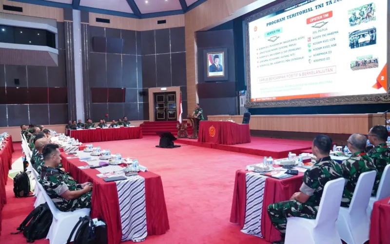 Aster Panglima TNI Pimpin Rapat Evaluasi Program Kerja dan Anggaran Bidang Teritorial TNI TA. 2024