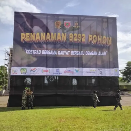 Wujud bela negara, Pangkostrad Di Makodiv 3 Kostrad Pakatto-Gowa Sulsel Tanam  Pohon 9292 Batang