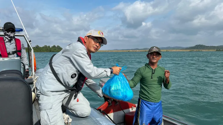 Lanud Sultan Hasanuddin Gerak Cepat Bantu Korban Banjir di Maros