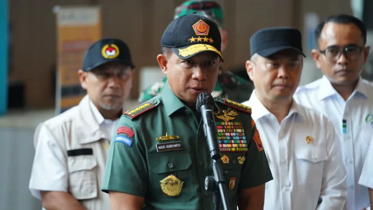 Panglima TNI Tinjau Pelaksanaan Misa Malam Natal di Gereja Katedral