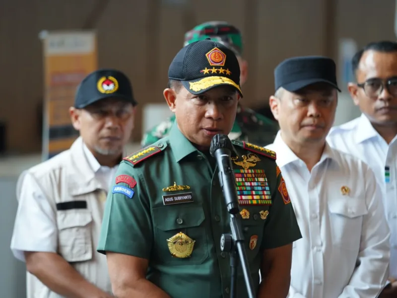 Panglima TNI Tinjau Pelaksanaan Misa Malam Natal di Gereja Katedral