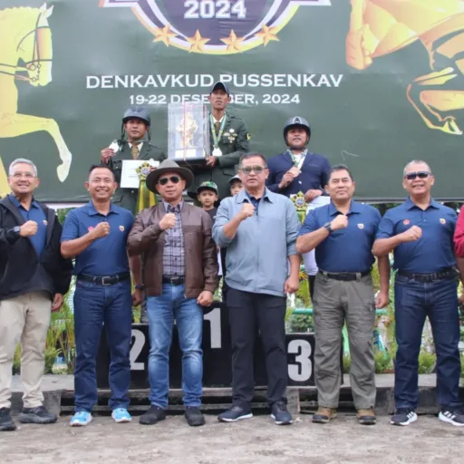 Panglima TNI Buka Lomba  Berkuda Piala Panglima TNI dan Bagikan Sembako di Bandung