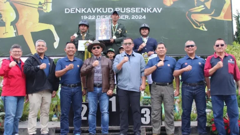 Panglima TNI Buka Lomba  Berkuda Piala Panglima TNI dan Bagikan Sembako di Bandung
