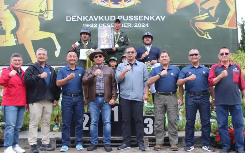 Panglima TNI Buka Lomba  Berkuda Piala Panglima TNI dan Bagikan Sembako di Bandung