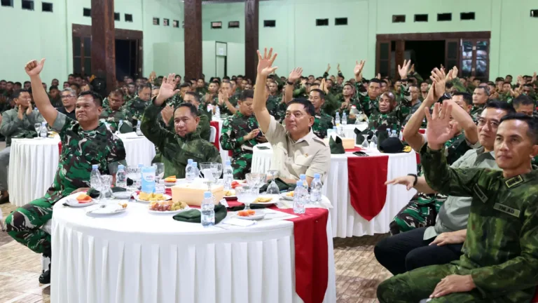 Menhan RI dan Panglima TNI Hadiri Malam Akrab Dengan Ribuan Prajurit