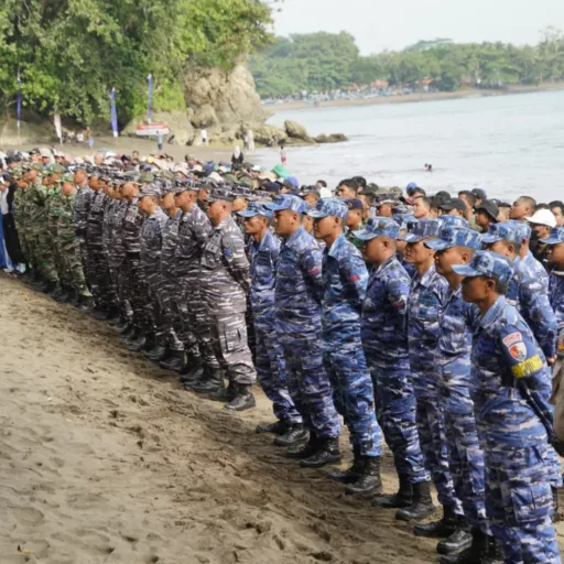 Panglima TNI Membuka Secara Resmi Aksi Bersih Pantai, Wujud Nyata TNI Peduli Lingkungan