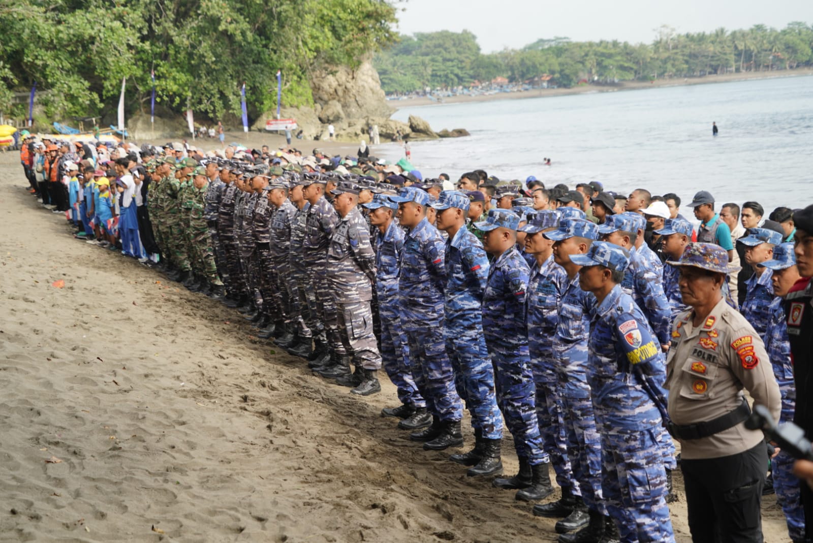 aksi bersih pantai