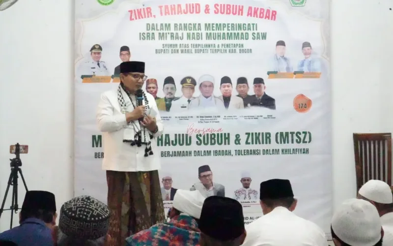 Pj Bupati Bogor Ajak Warga Maknai Isra Miraj dengan Solat Tahajud, Zikir dan Subuh Keliling