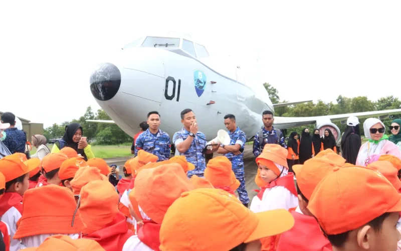 3.108 Siswa Sekolah Kunjungan Kedirgantaraan Di Lanud Sultan Hasanuddin
