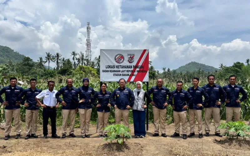Kepala Zona Bakamla Tengah Pimpin Panen Jagung di Bali