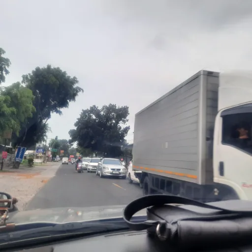 Kepadatan Gerbang Tol Ciperna Cirebon Kuningan