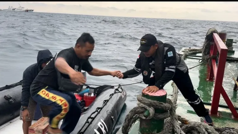 Kembali Bakamla RI Selamatkan ABK Kapal  Tenggelam