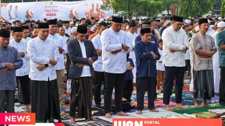 Bupati Bogor Rudy Susmanto dan Wabup Jaro Ade Laksanakan Shalat Idul Fitri