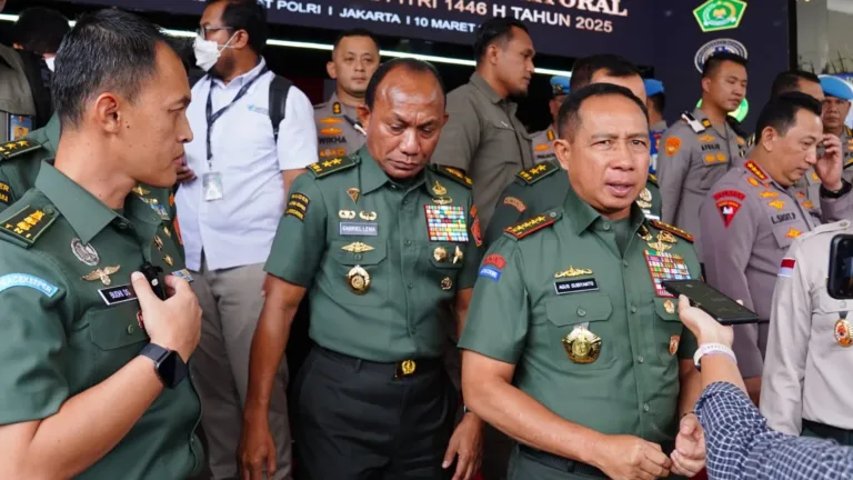 TNI yang  Menduduki Jabatan Sipil Harus Mundur Atau Pensiun Dini