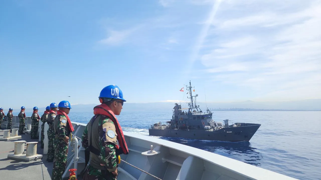 Amankan Perairan Lebanon, KRI Sultan IM Gelar Latihan Bersama AL Lebanon