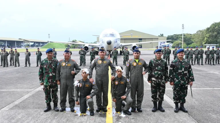 Danlanud Sultan Hasanuddin Pimpin Upacara Penyematan Badge Camar Number