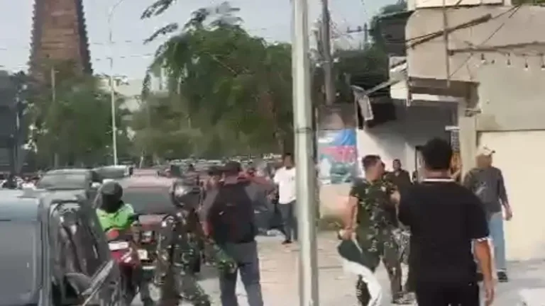 3 Personil TNI Bubarkan Konvoi Geng Motor di Medan