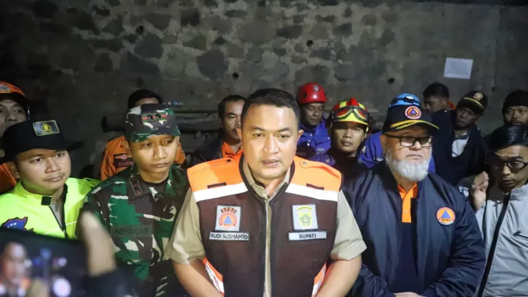 Bupati Rudy Susmanto Tinjau Langsung Lokasi Bencana di Bogor