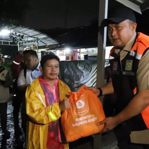 Bupati Bogor Rudy Susmanto Tangani Bencana Banjir dan Longsor