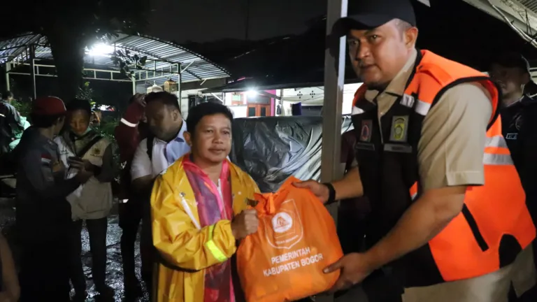 Bupati Bogor Rudy Susmanto Tangani Bencana Banjir dan Longsor