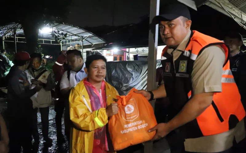 Bupati Bogor Rudy Susmanto Tangani Bencana Banjir dan Longsor