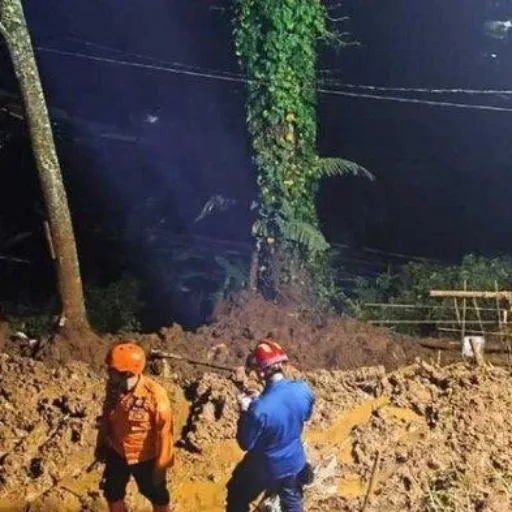 Longsor di Puncak Bogor Tewaskan 3 Orang, Korban Lain Masih Dicari