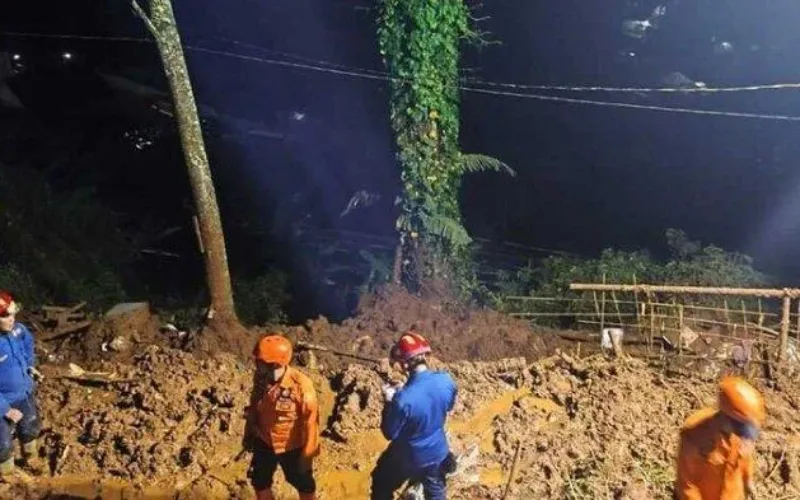 Longsor di Puncak Bogor Tewaskan 3 Orang, Korban Lain Masih Dicari