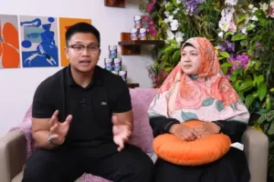 Ibunda Bigmo Menangis Minta Maaf ke Azizah Salsha dan Andre Rosiade