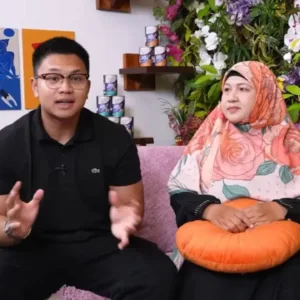 Ibunda Bigmo Menangis Minta Maaf ke Azizah Salsha dan Andre Rosiade