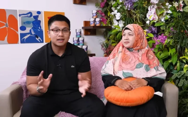 Ibunda Bigmo Menangis Minta Maaf ke Azizah Salsha dan Andre Rosiade