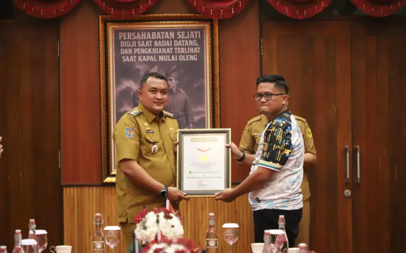 Bupati Bogor Apresiasi Tim FPTI Kibarkan Bendera Merah Putih Terbesar di Tebing