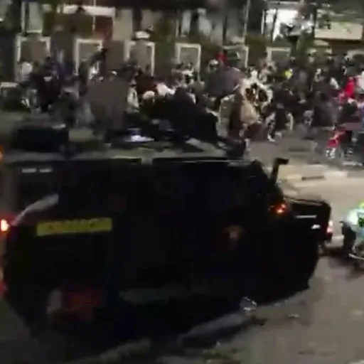 Rantis Brimob Tabrak Ojol di Demo, Publik Geram dan Tagar Viral