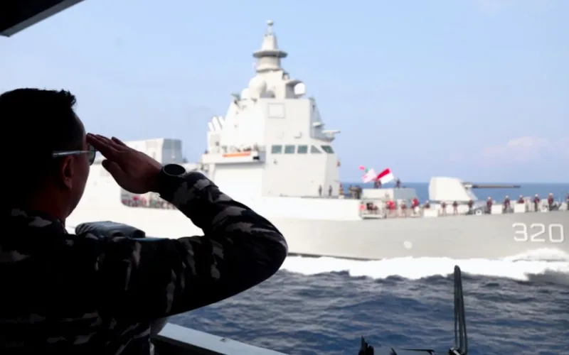 KRI SIM-367 dan KRI Brawijaya-320 Laksanakan Passex di Laut Mediterania