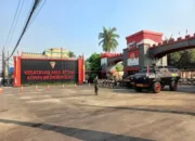 Situasi Memanas Di Depan Mako Brimob Depok, Massa Dibubarkan Gas Air Mata