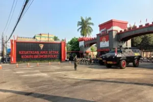 Situasi Memanas Di Depan Mako Brimob Depok, Massa Dibubarkan Gas Air Mata