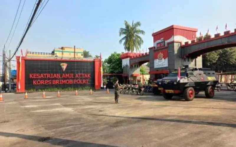 Situasi Memanas Di Depan Mako Brimob Depok, Massa Dibubarkan Gas Air Mata