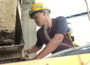 Roihan Anak Buruh Warung Bakso Lolos Kuliah Unesa Lewat Jalur Emas