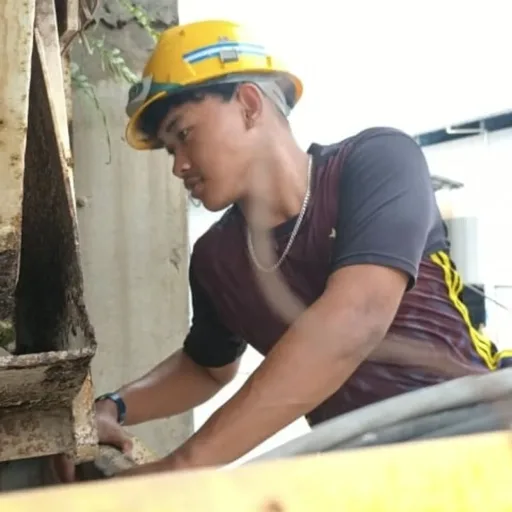 Roihan Anak Buruh Warung Bakso Lolos Kuliah Unesa Lewat Jalur Emas